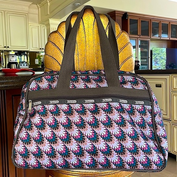 Lesportsac Handbags - LeSportsac Light Weight Duffle Bag